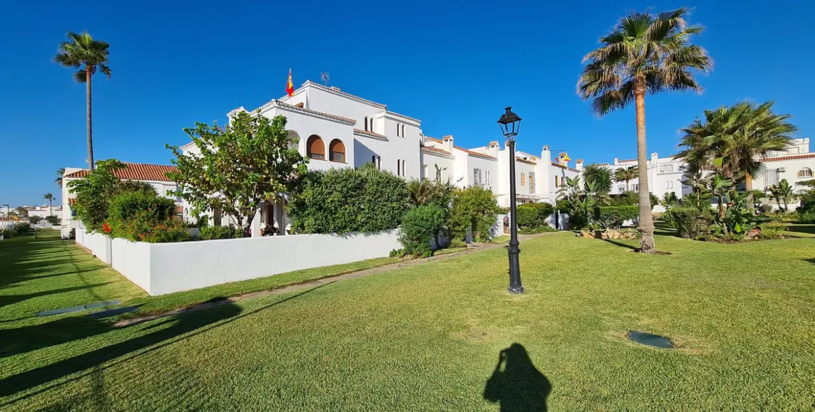 Продажа дома на две семьи в Casares Playa 70