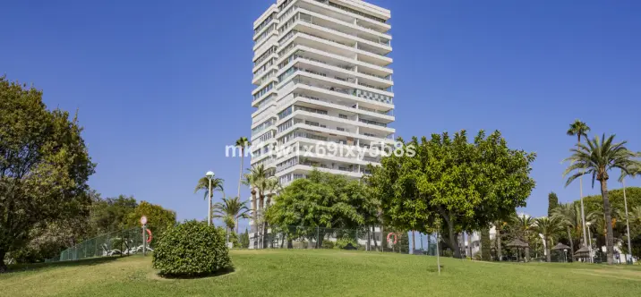 Продажа апартаментов на среднем этаже в Río Real 0