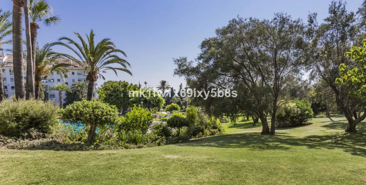 Продажа апартаментов на среднем этаже в Río Real 6