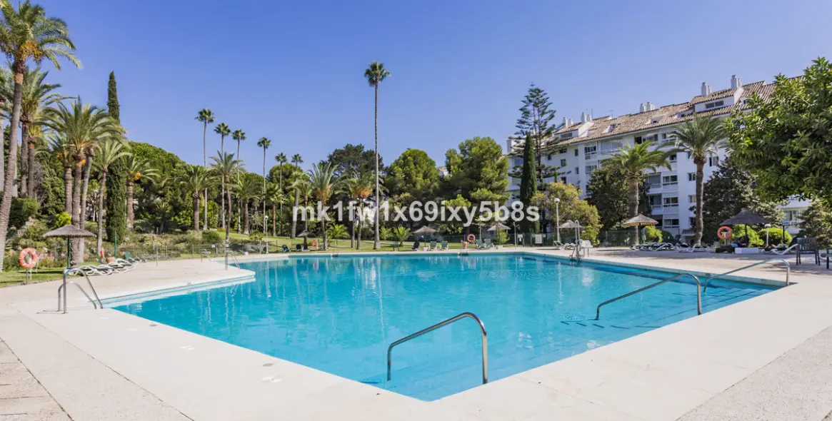 Продажа апартаментов на среднем этаже в Río Real 9