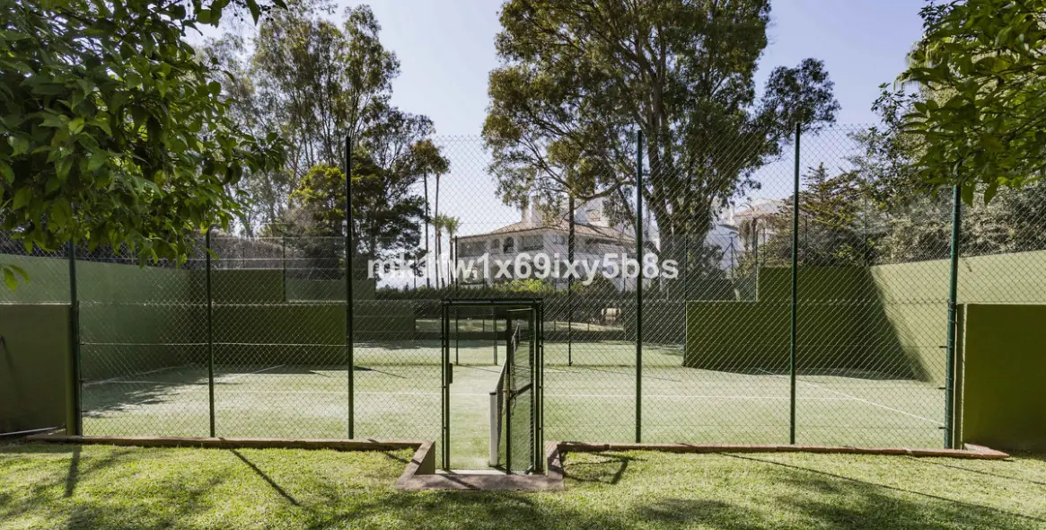 Продажа апартаментов на среднем этаже в Río Real 10