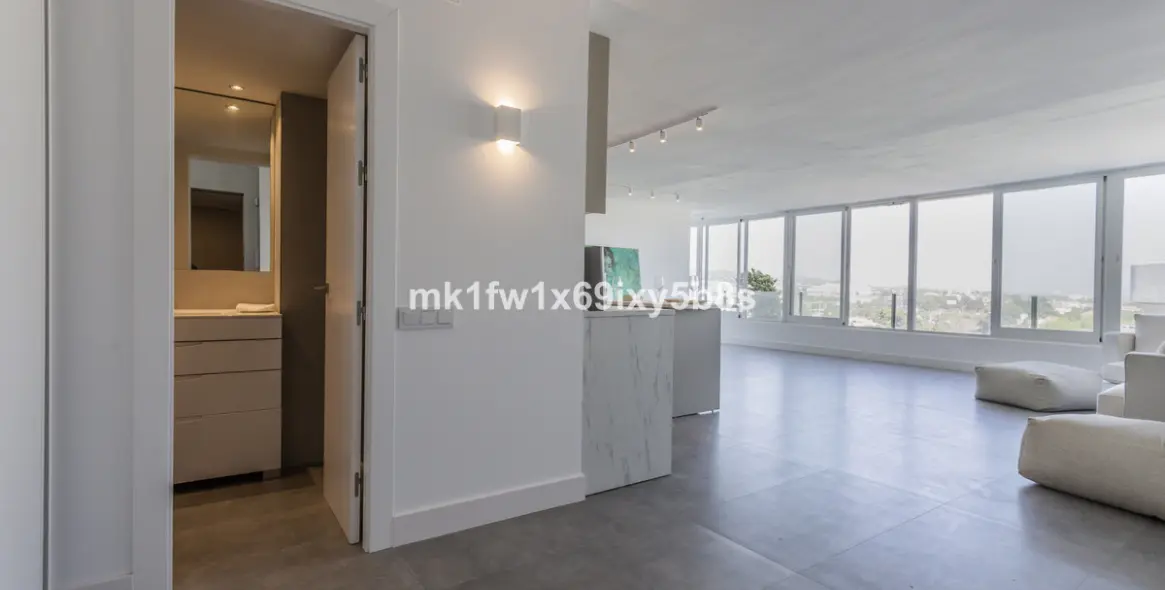 Продажа апартаментов на среднем этаже в Río Real 21