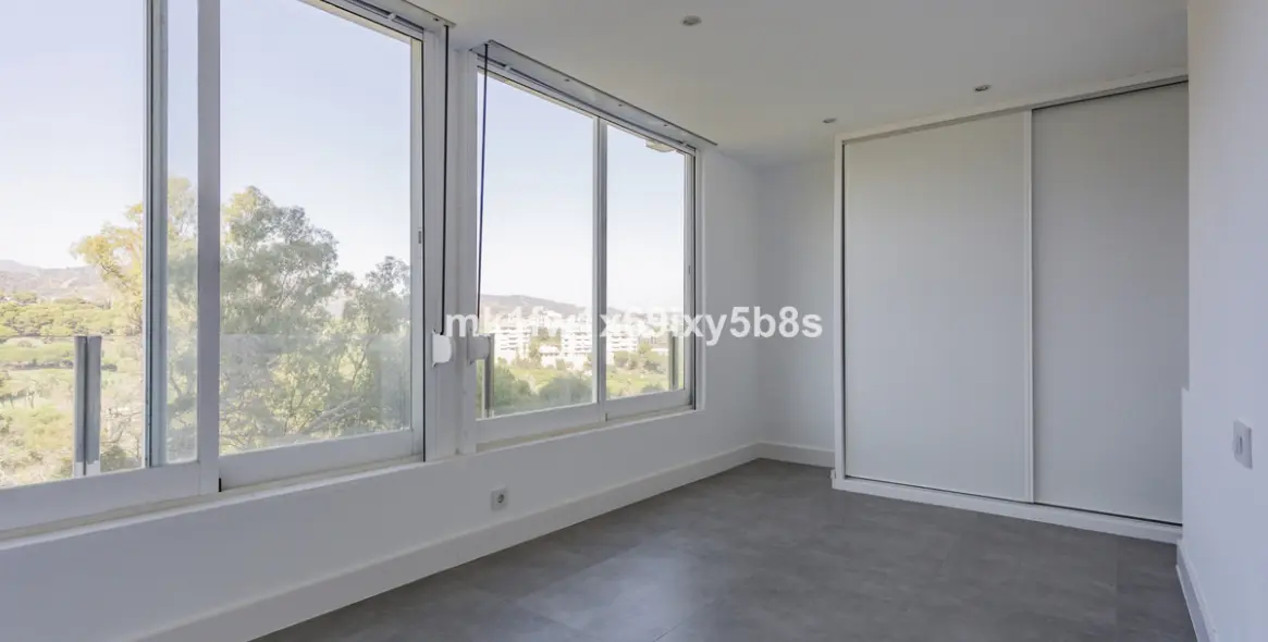 Продажа апартаментов на среднем этаже в Río Real 31