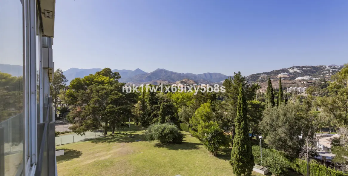 Продажа апартаментов на среднем этаже в Río Real 36