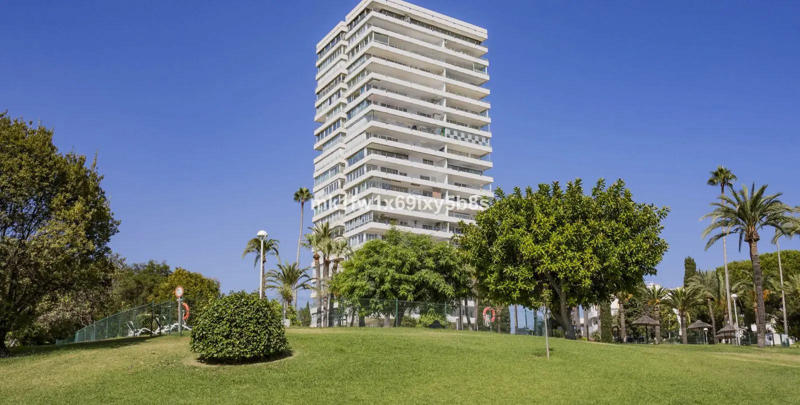 Sale of middle floor apartment in Río Real 1