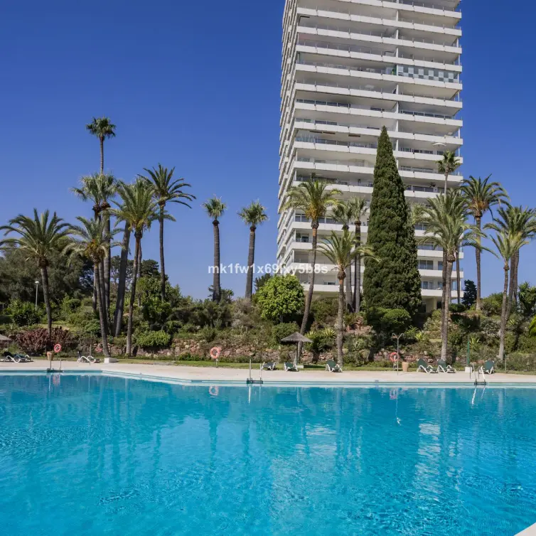 Venta de apartamento en planta media en Río Real