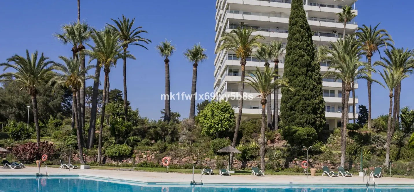 Venta de apartamento en planta media en Río Real 1