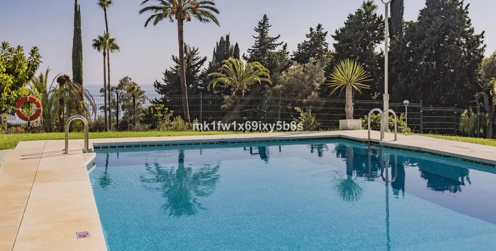 Sale of middle floor apartment in Río Real 7