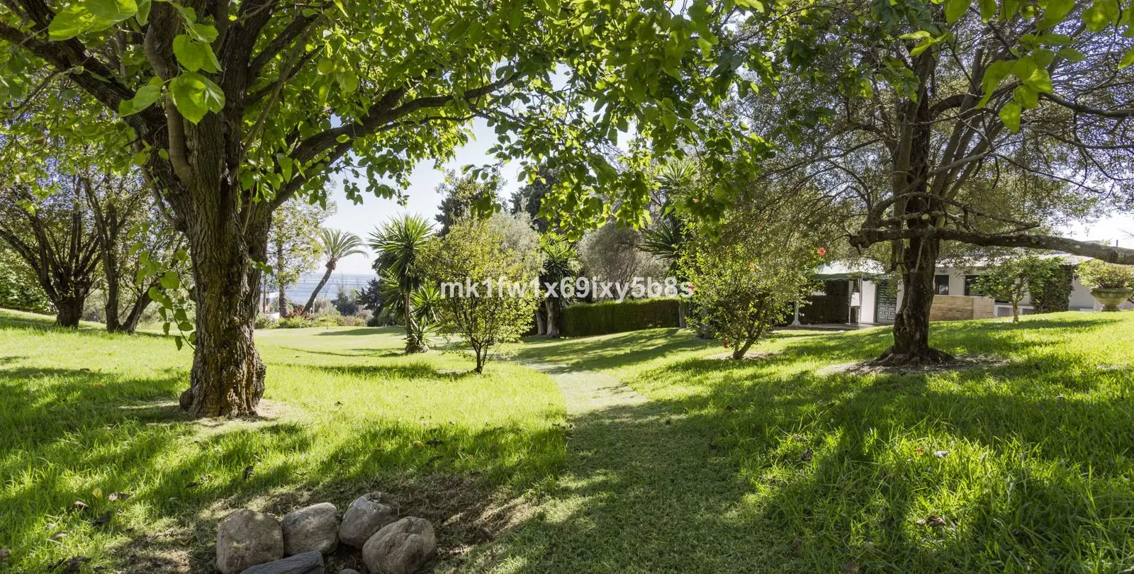 Sale of middle floor apartment in Río Real 8