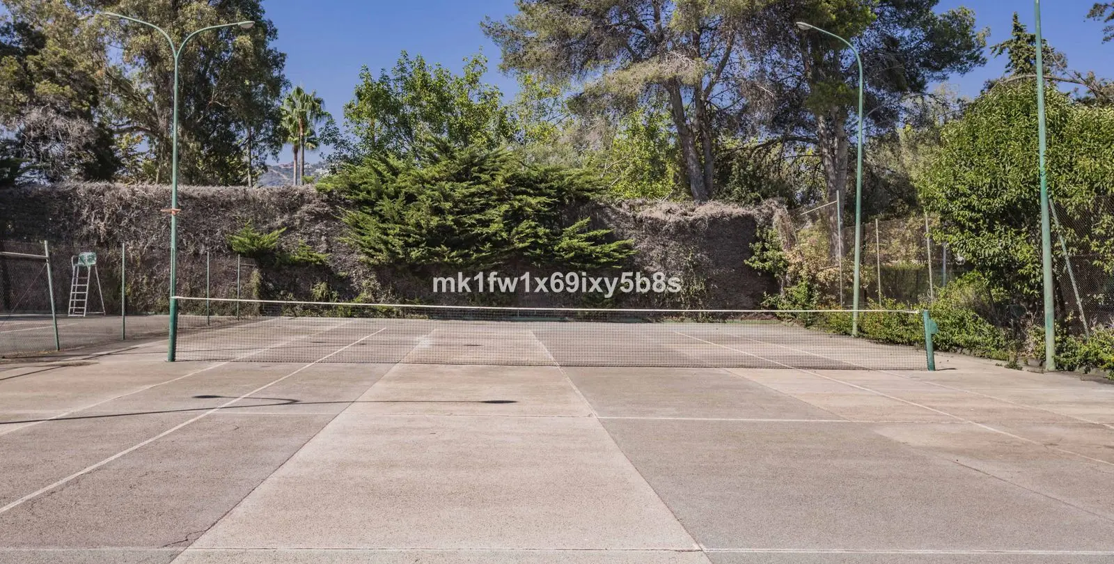 Sale of middle floor apartment in Río Real 12