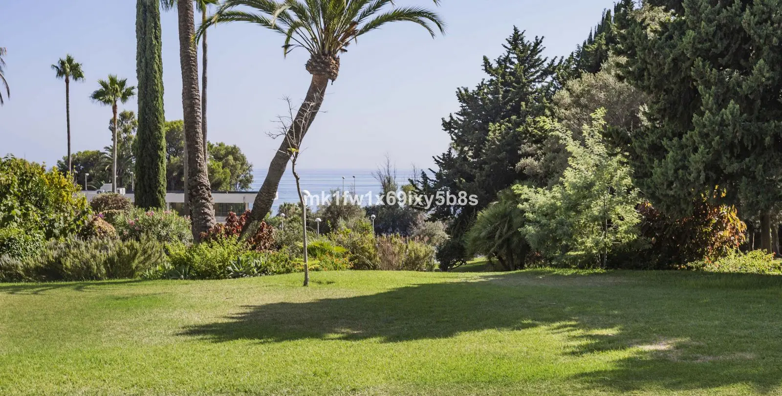 Sale of middle floor apartment in Río Real 13