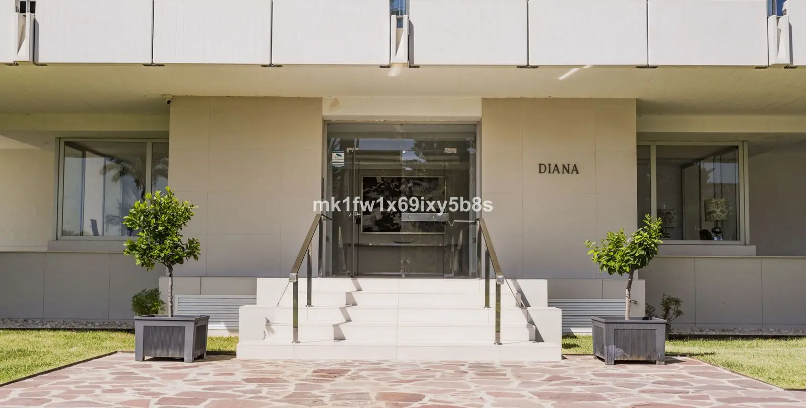 Sale of middle floor apartment in Río Real 16
