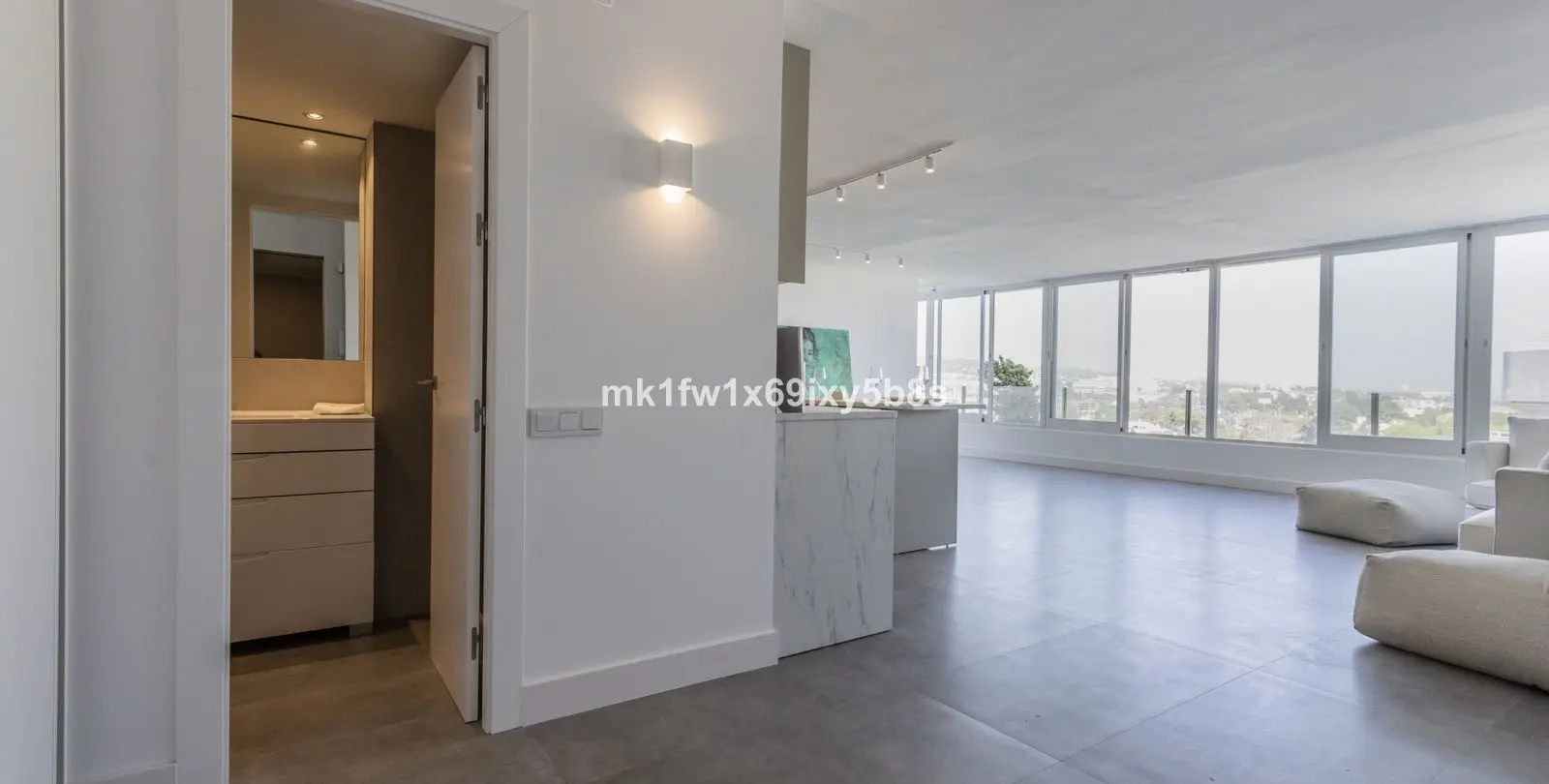 Sale of middle floor apartment in Río Real 21
