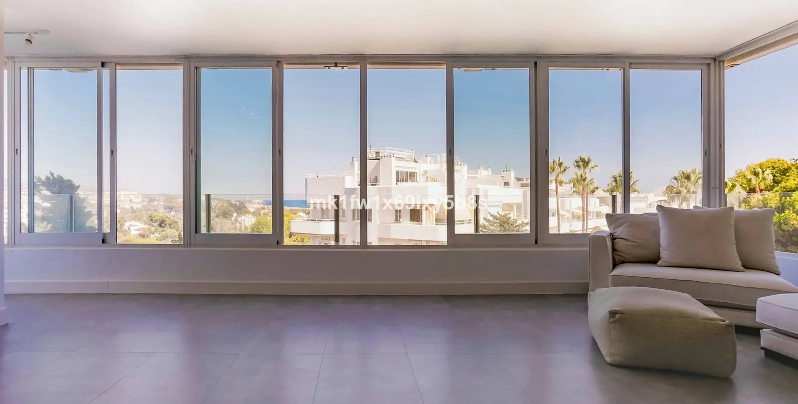Sale of middle floor apartment in Río Real 22
