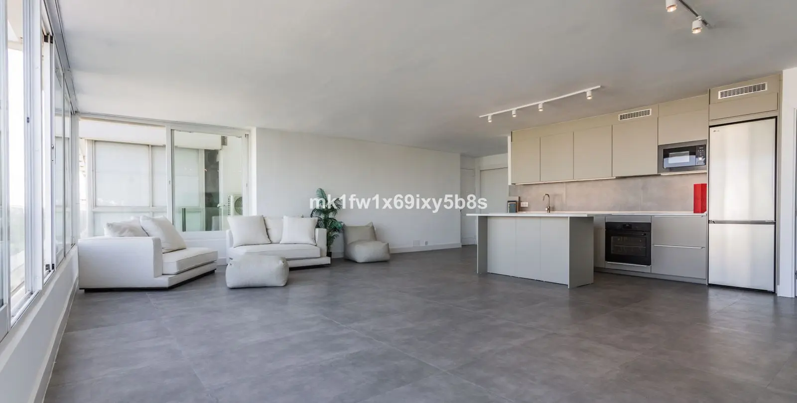 Sale of middle floor apartment in Río Real 25
