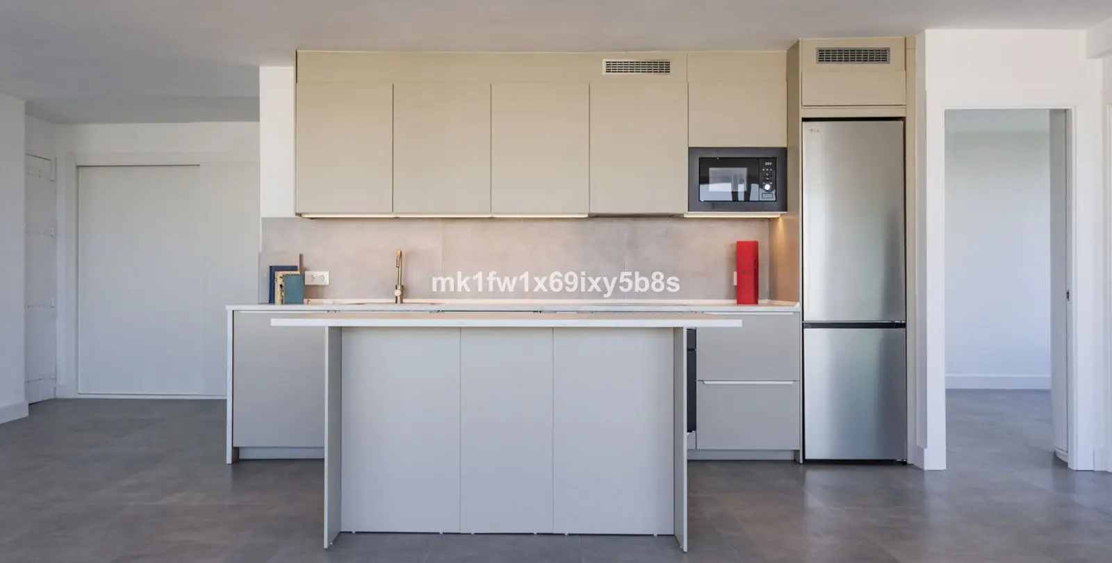 Sale of middle floor apartment in Río Real 26