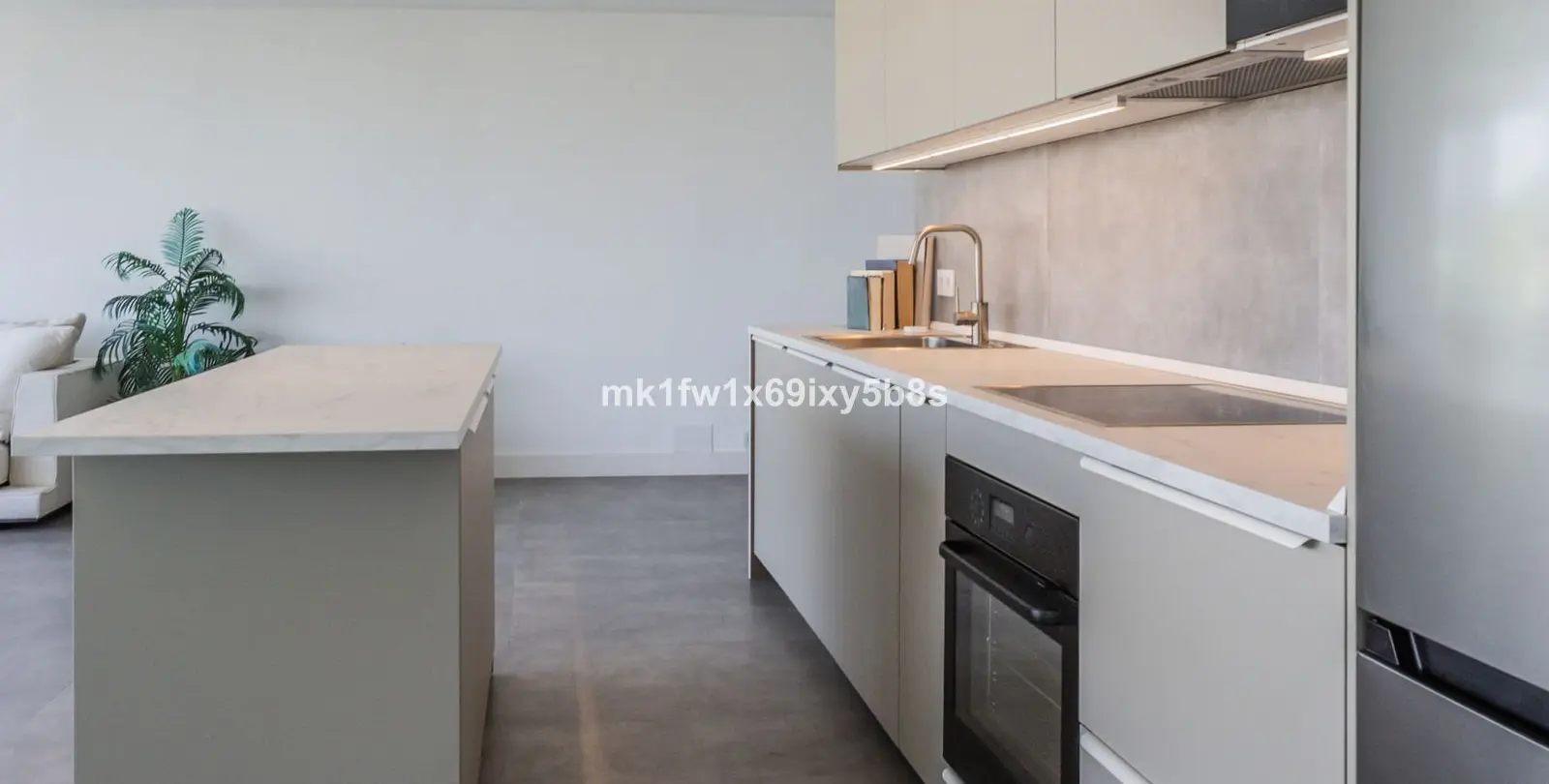Sale of middle floor apartment in Río Real 27