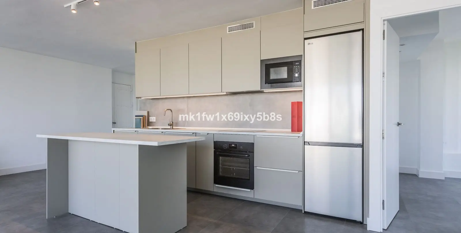 Sale of middle floor apartment in Río Real 28