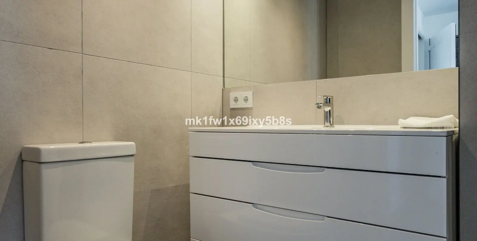 Sale of middle floor apartment in Río Real 29