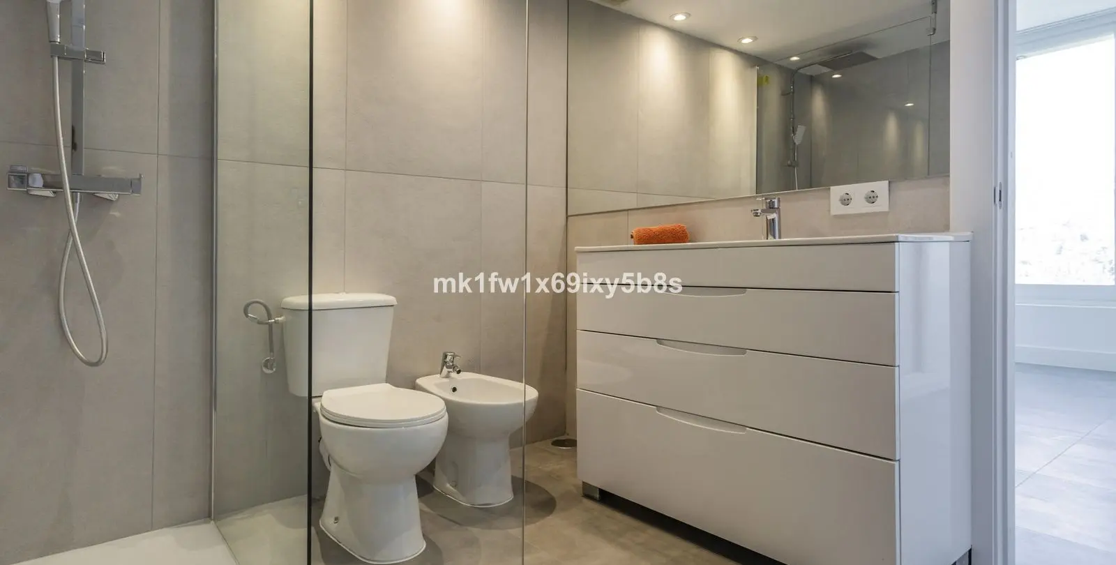 Sale of middle floor apartment in Río Real 34