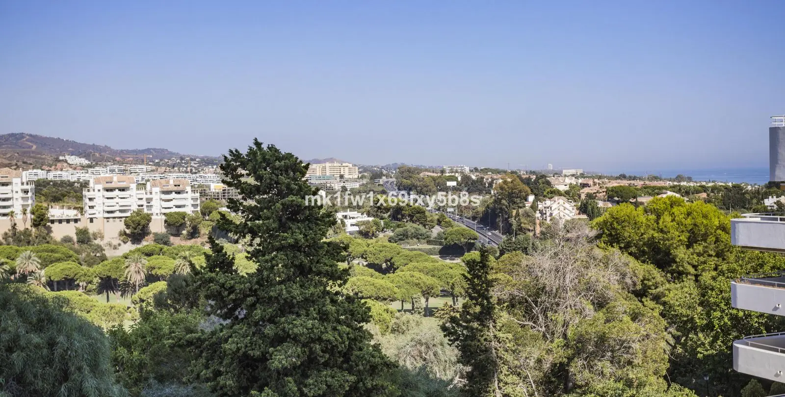 Sale of middle floor apartment in Río Real 37