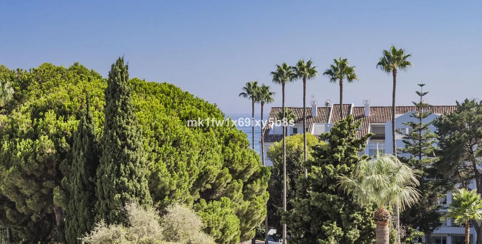 Sale of middle floor apartment in Río Real 38