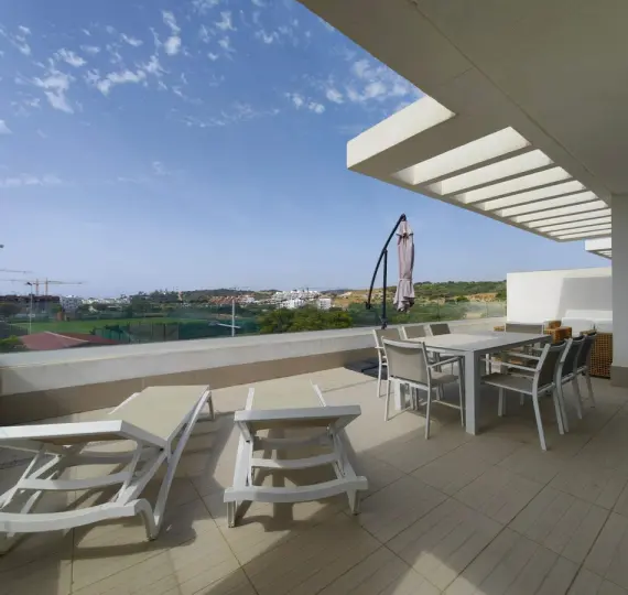 Продажа двухуровневого пентхауса в Estepona