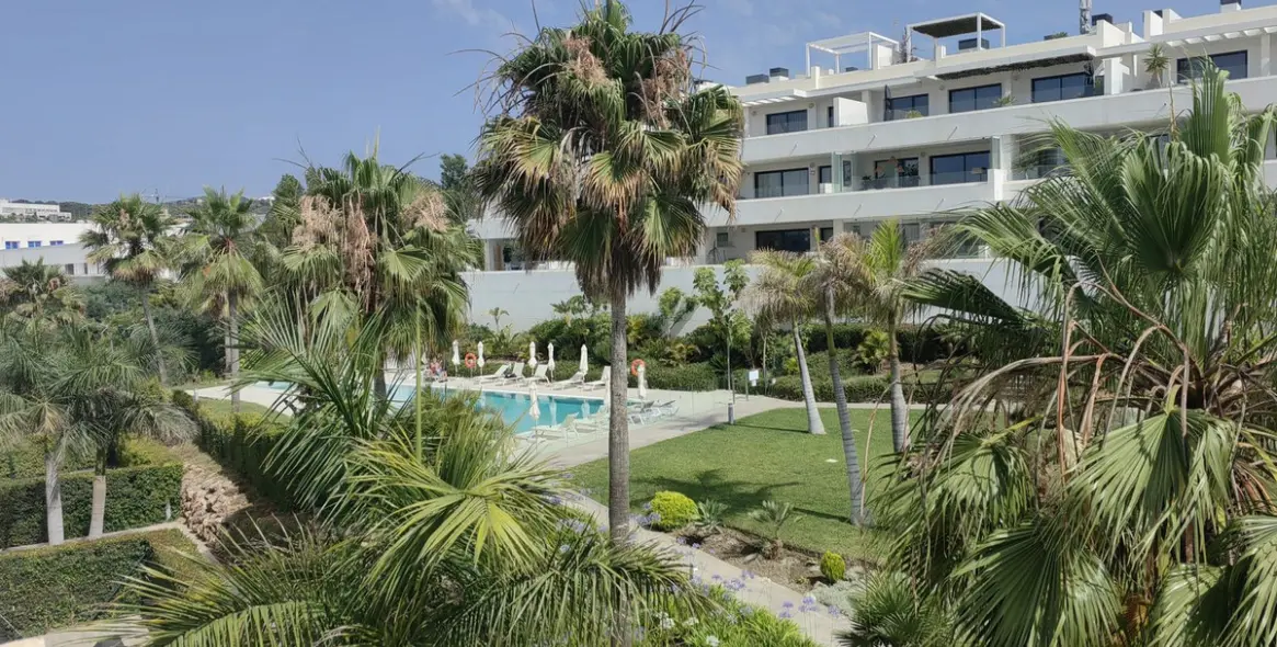 Продажа двухуровневого пентхауса в Estepona 2