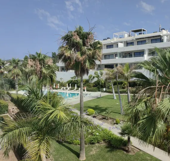 Продажа двухуровневого пентхауса в Estepona