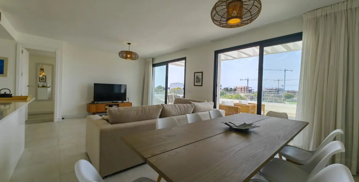 Продажа двухуровневого пентхауса в Estepona 3