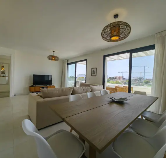 Продажа двухуровневого пентхауса в Estepona