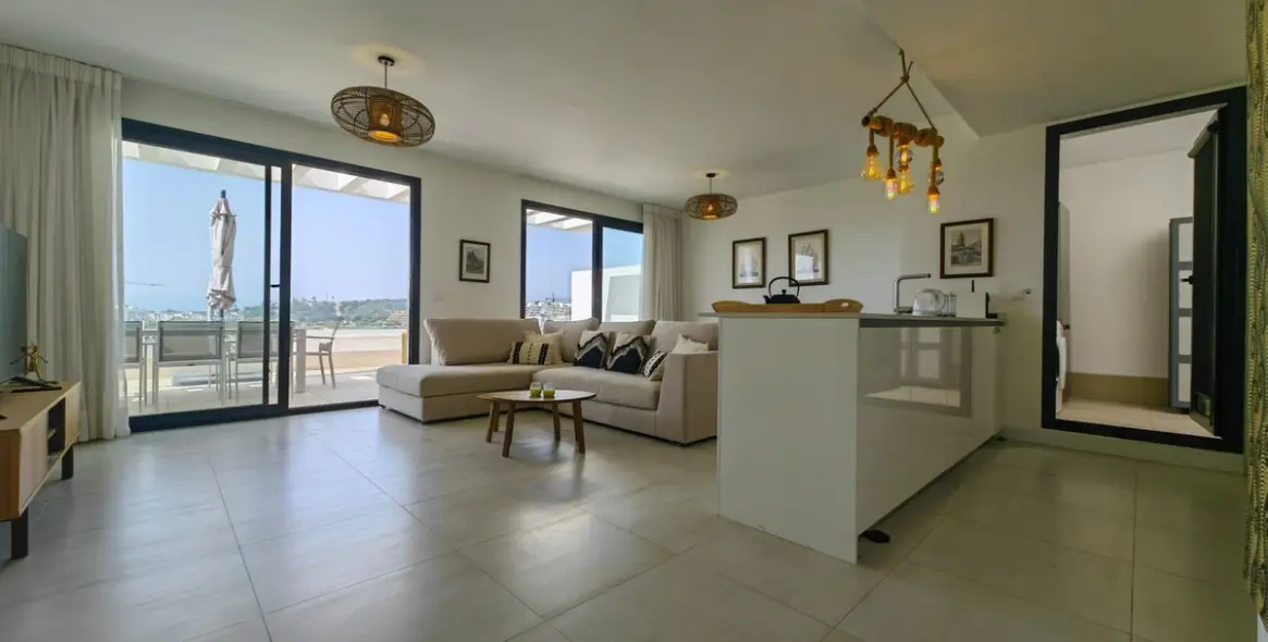 Продажа двухуровневого пентхауса в Estepona 8