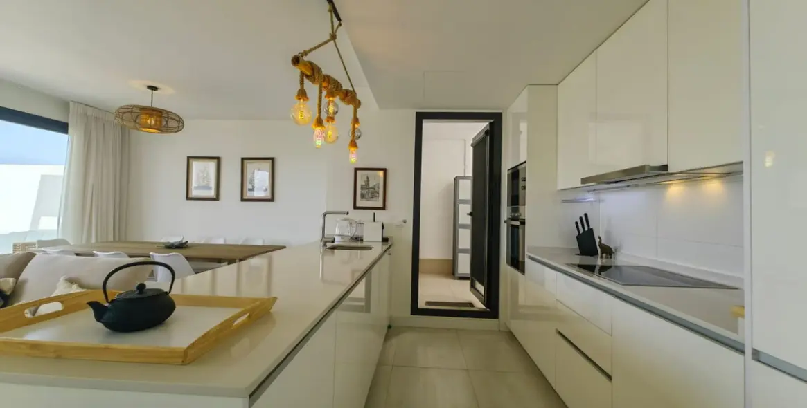 Продажа двухуровневого пентхауса в Estepona 10