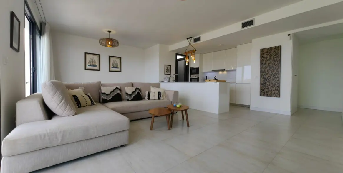 Продажа двухуровневого пентхауса в Estepona 17