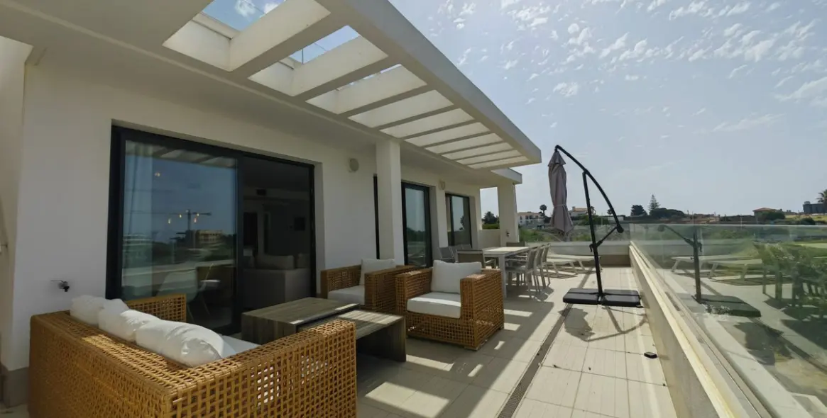 Sale of penthouse duplex in Estepona 23