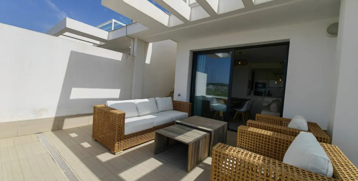 Sale of penthouse duplex in Estepona 24