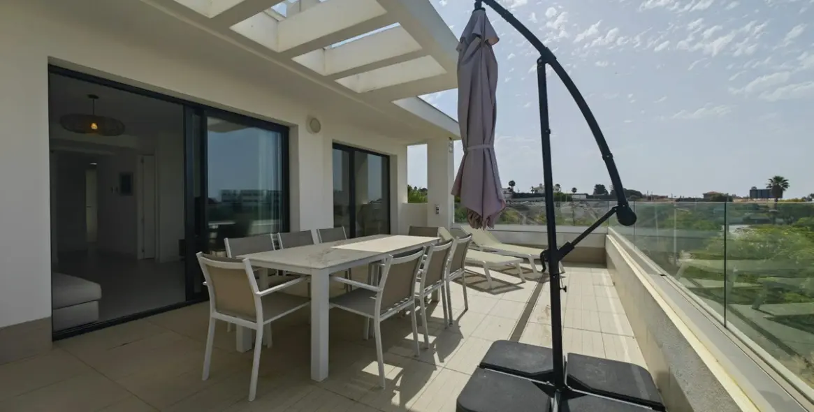 Sale of penthouse duplex in Estepona 25