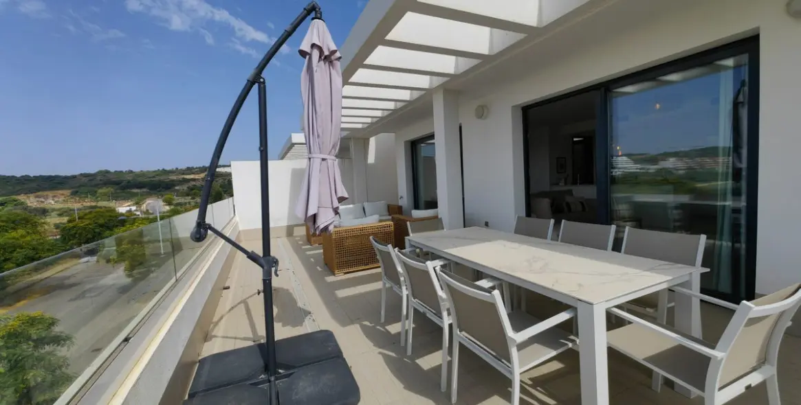 Sale of penthouse duplex in Estepona 26
