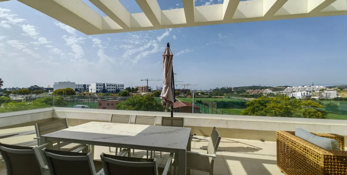 Sale of penthouse duplex in Estepona 27