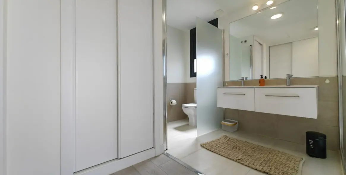 Sale of penthouse duplex in Estepona 33