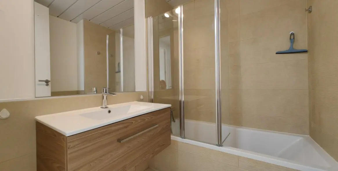 Sale of penthouse duplex in Estepona 36