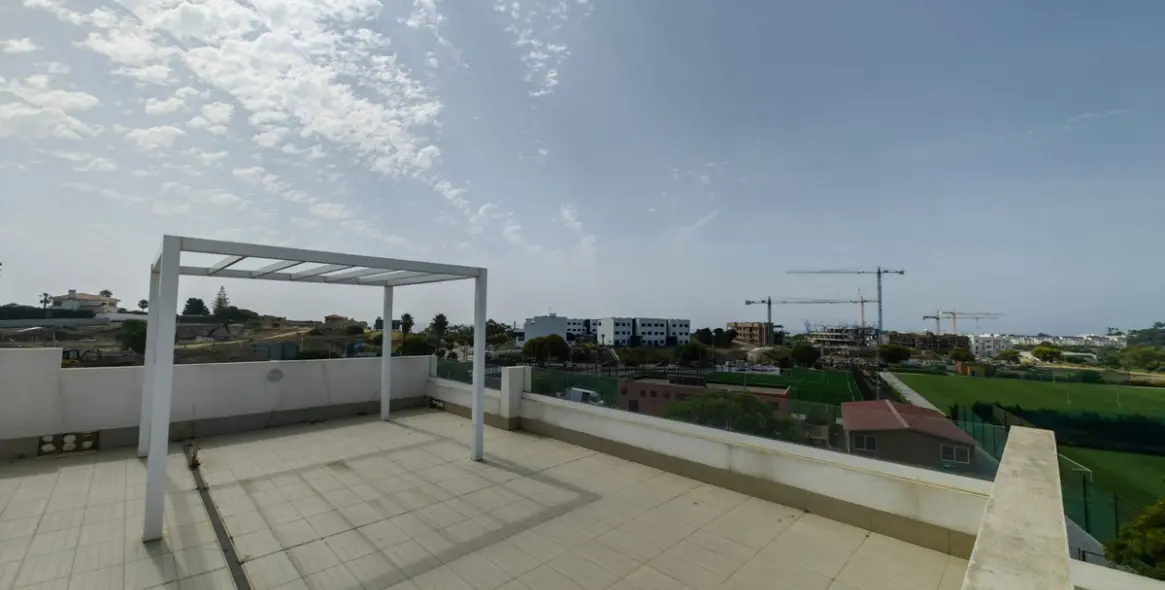 Sale of penthouse duplex in Estepona 41
