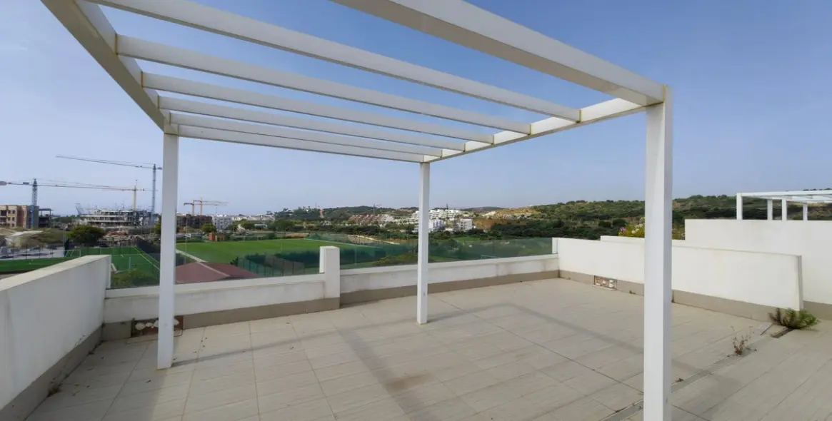 Sale of penthouse duplex in Estepona 44