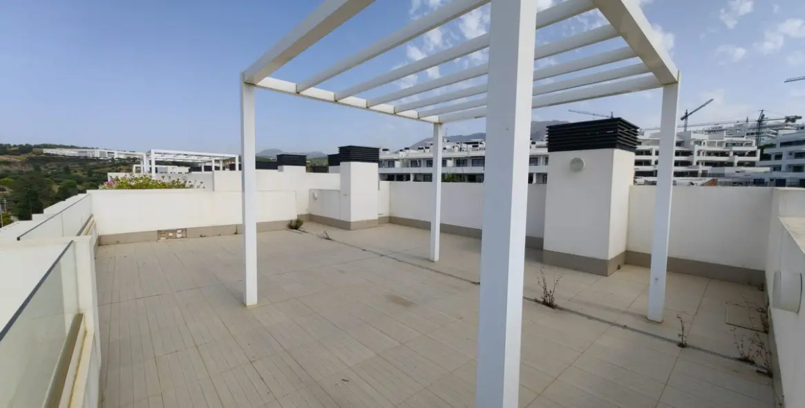 Sale of penthouse duplex in Estepona 45