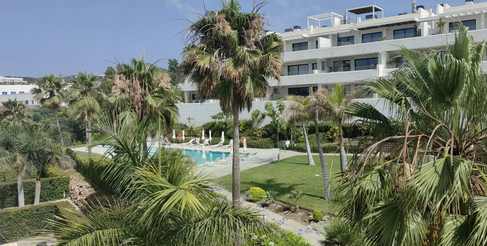 Venta de ático dúplex en Estepona 2