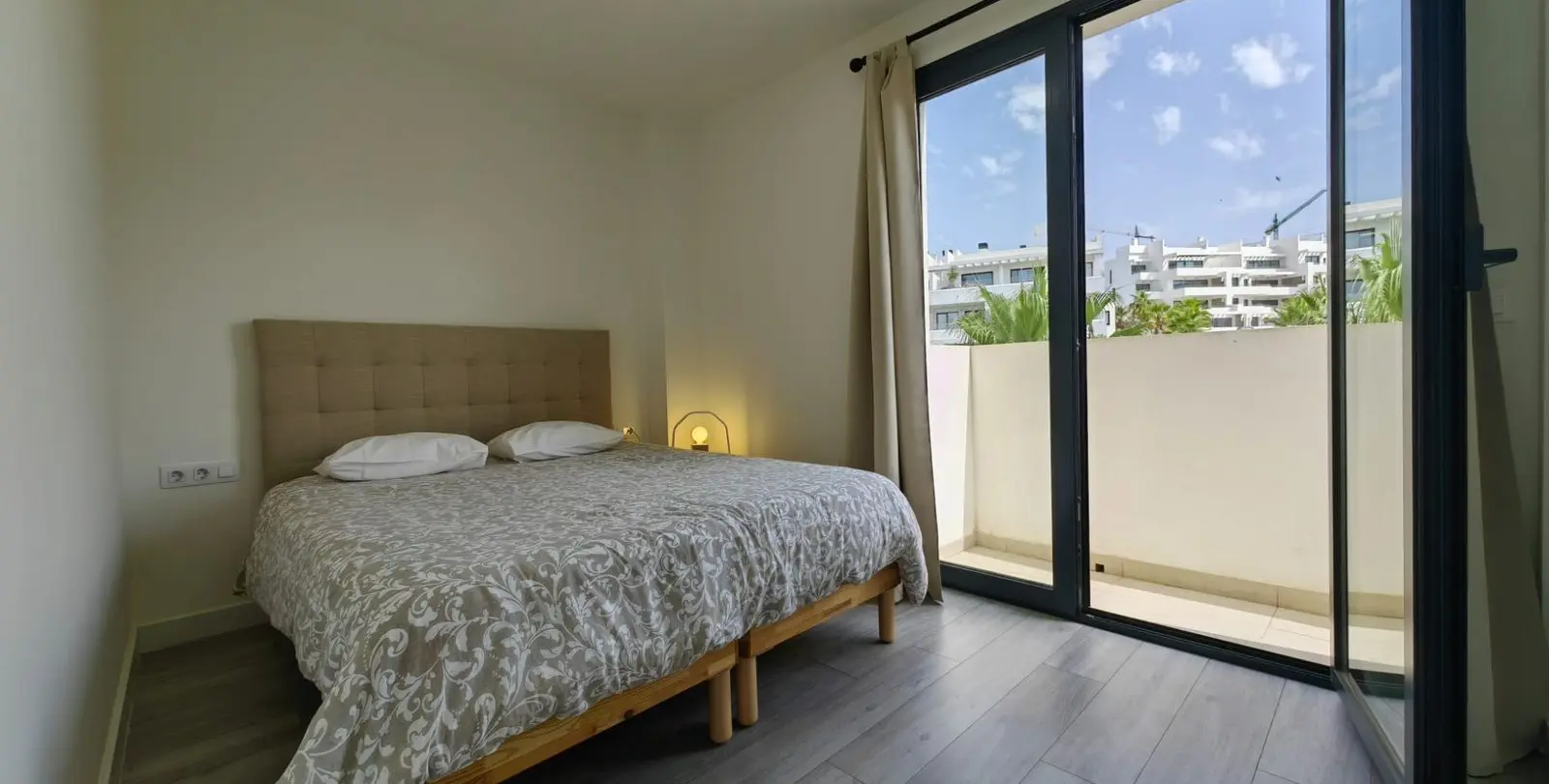 Venta de ático dúplex en Estepona 38