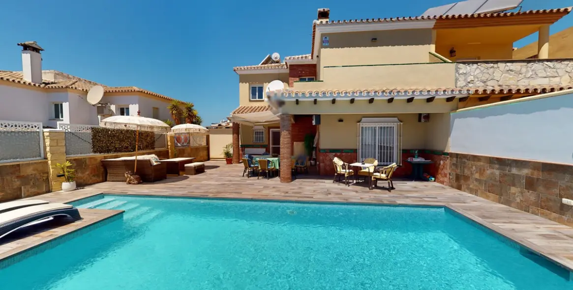 Sale of semi-detached house in Torre del Mar 42
