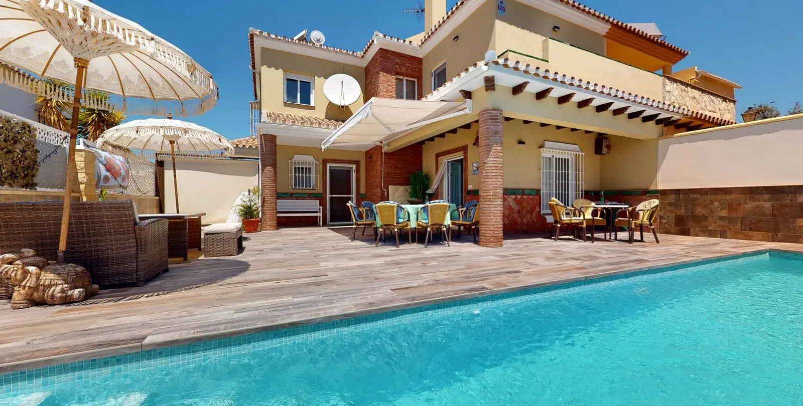 Продажа дома на две семьи в Torre del Mar 1