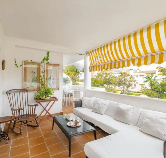 Sale of middle floor apartment in The Golden Mile