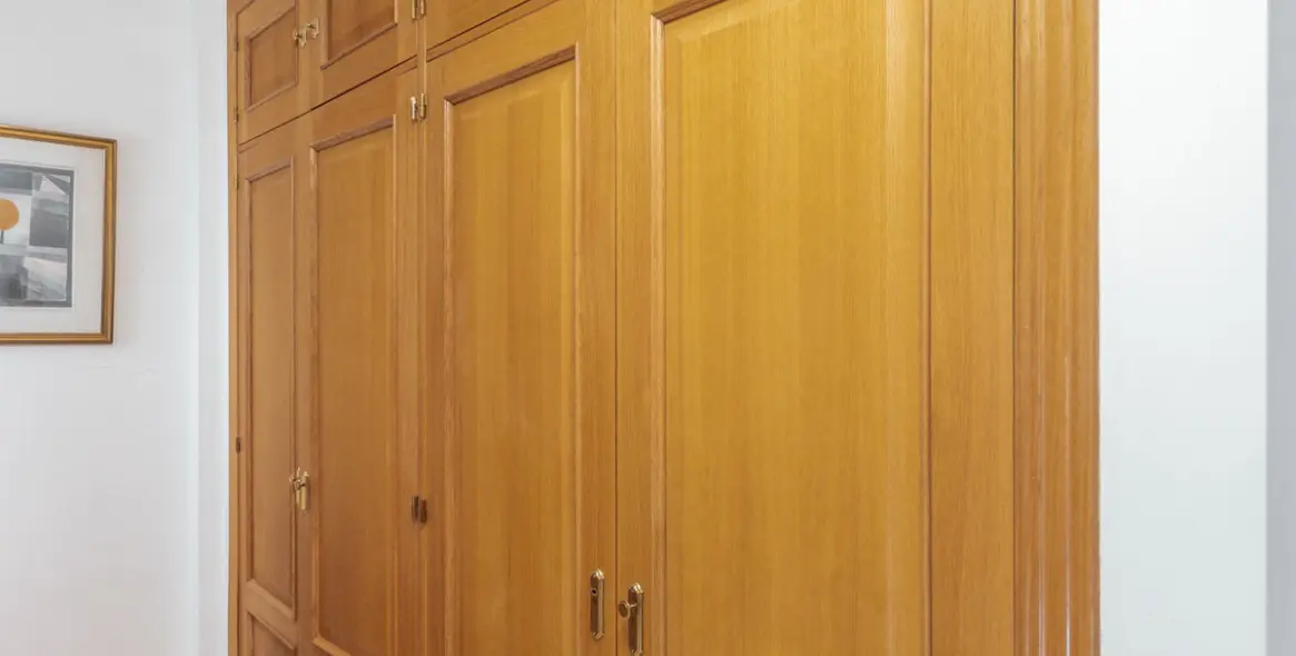 Sale of middle floor apartment in The Golden Mile 16